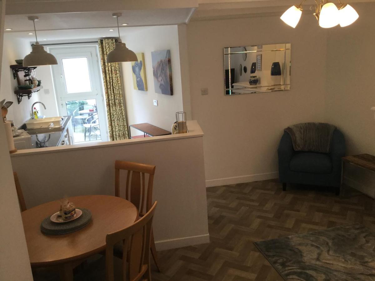 Open Plan Townhouse Apartment Caernarfon Luaran gambar